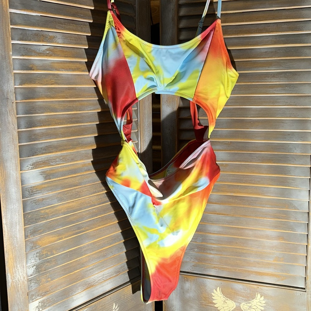 Swimsuit - Picture 2 of 4